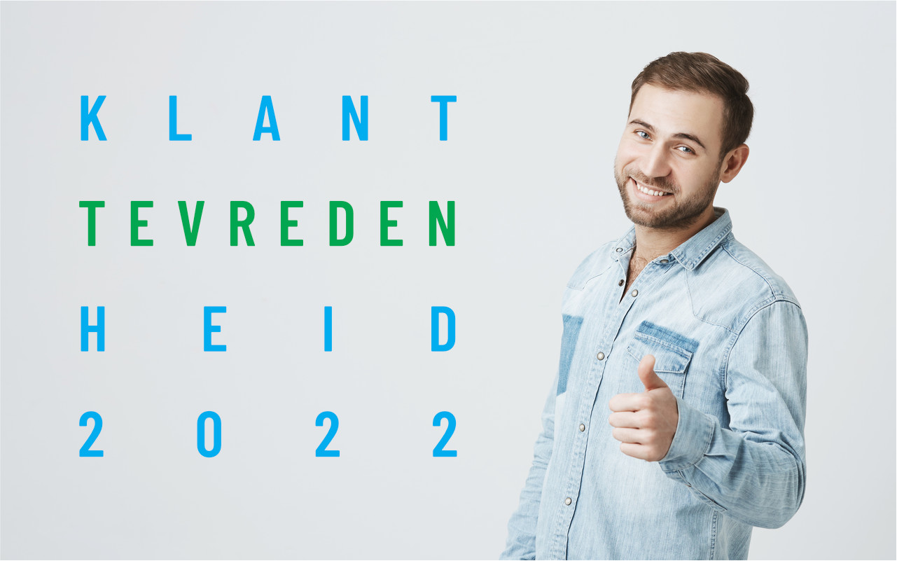 Foto van glimlachende man die duim opsteekt met daaroverheen de tekst: ‘Klanttevredenheid 2022’